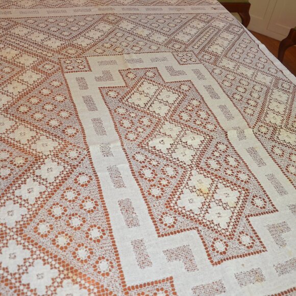 Cream colored Crochet TableCloth 60" x 78" - Picture 5 of 15